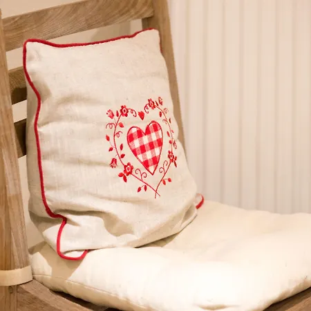 Aux Deux Cigognes Bed and Breakfast