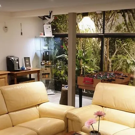 Aux Deux Cigognes Bed & Breakfast 4*